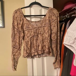 Size M but very stretchy and flattering. Worn once. From therapy in auburn AL